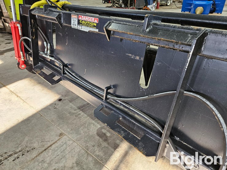 2025-massey-ferguson-730-image-9