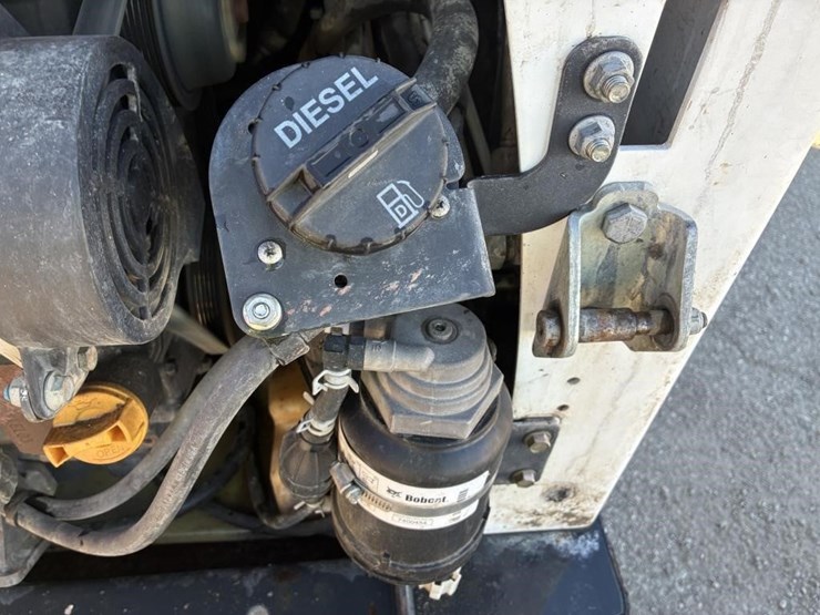 2017-bobcat-s570-image-25