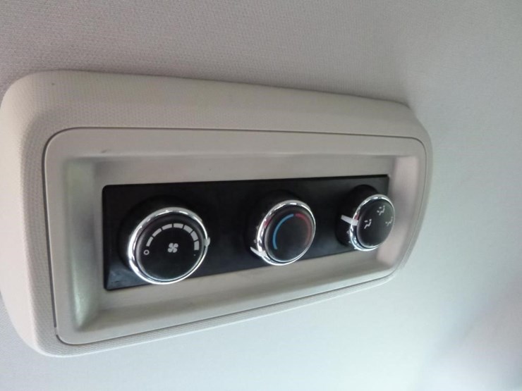 2014-dodge-grand-caravan-image-11