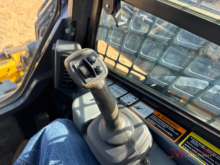 2023-deere-325g-image-15