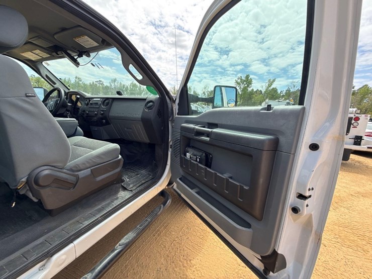 2016-ford-f550-image-8