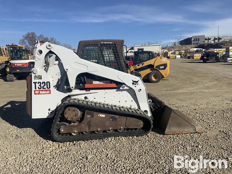 2008-bobcat-t320-image-4