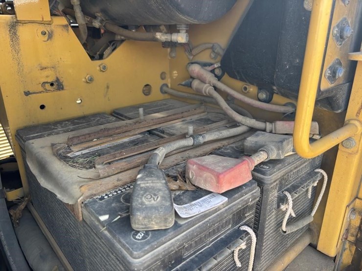 2006-caterpillar-143h-image-75