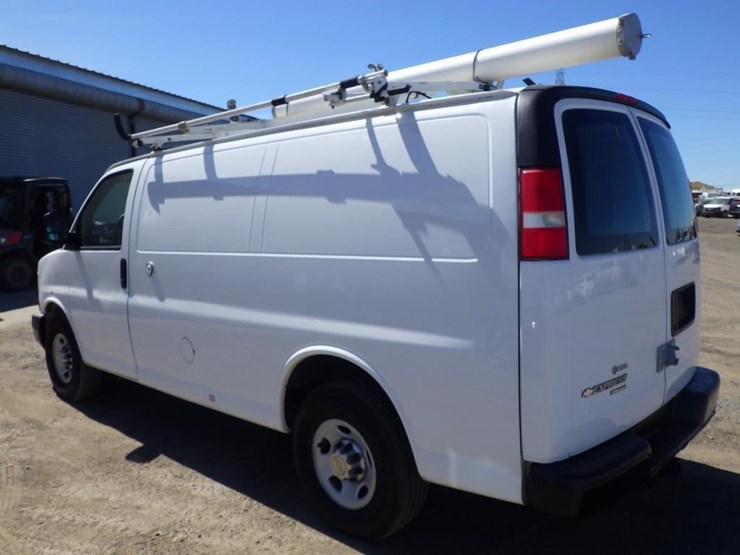 2012-chevrolet-express-2500-image-4