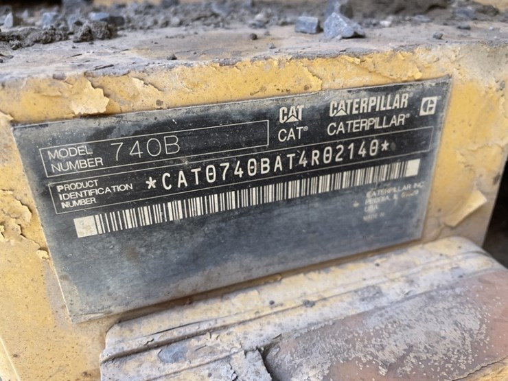 2013-caterpillar-740b-image-38