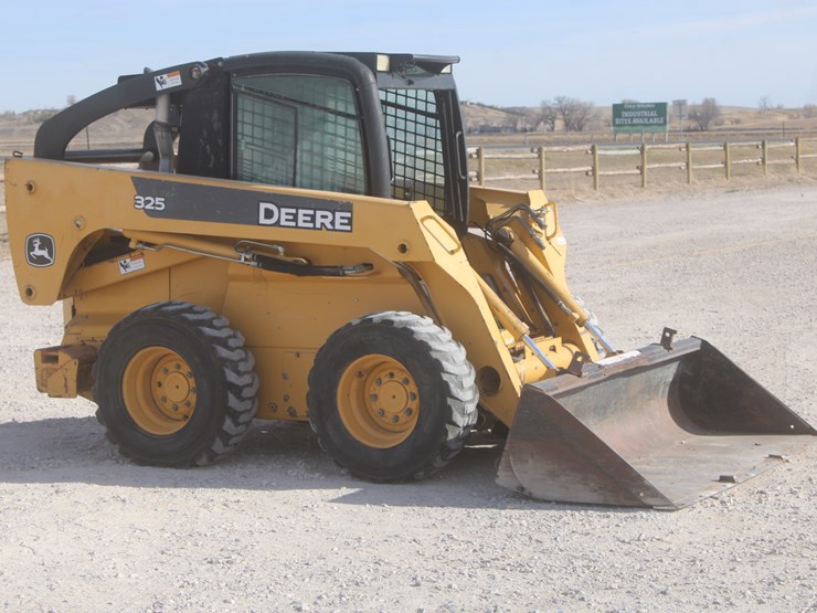 john-deere-325-image-4