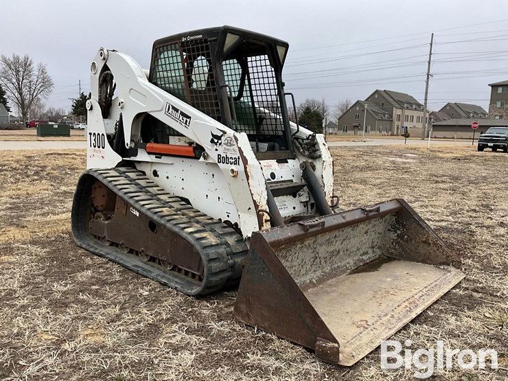 2004-bobcat-t300-image-3