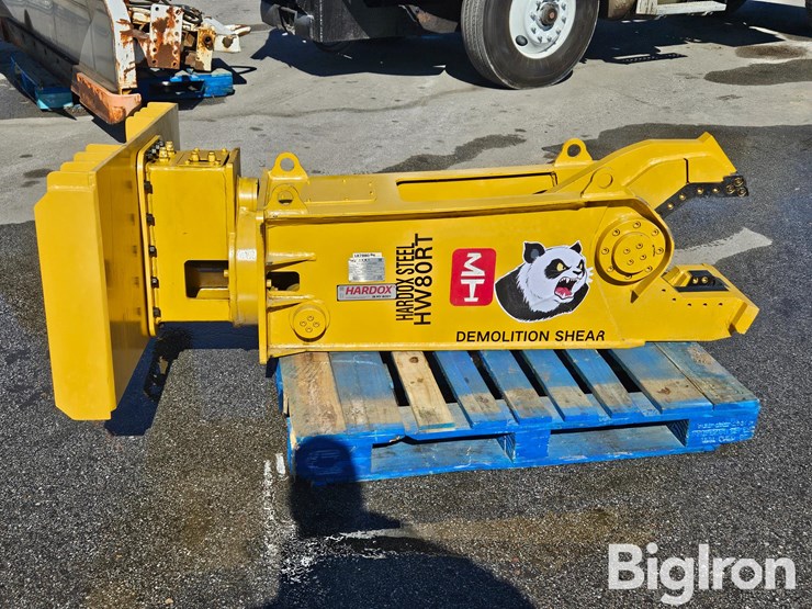 2025-massey-ferguson-730-image-4