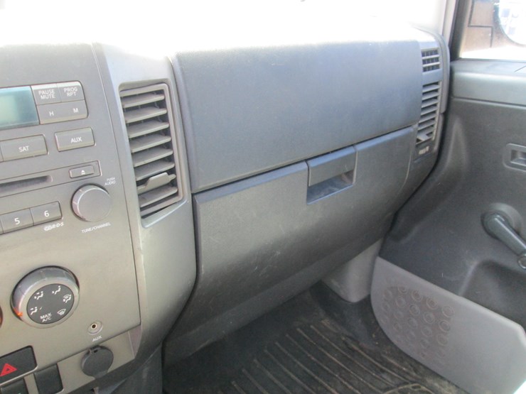 2004-nissan-titan-image-31