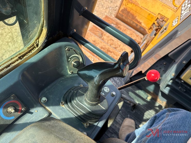 2016-deere-650k-lgp-image-27