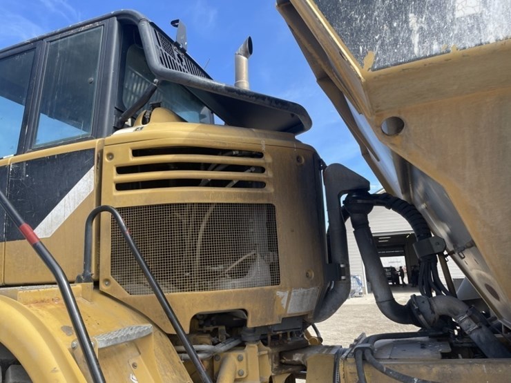 caterpillar-730-image-18