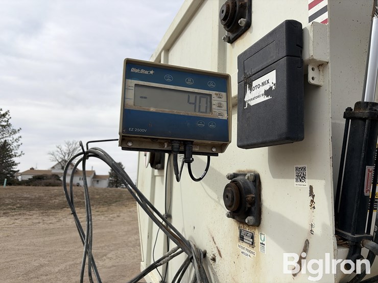 roto-mix-540-14xd-feed-wagon-image-9