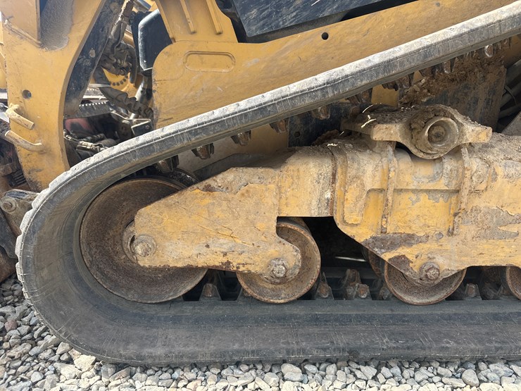 2019-caterpillar-239d-image-50