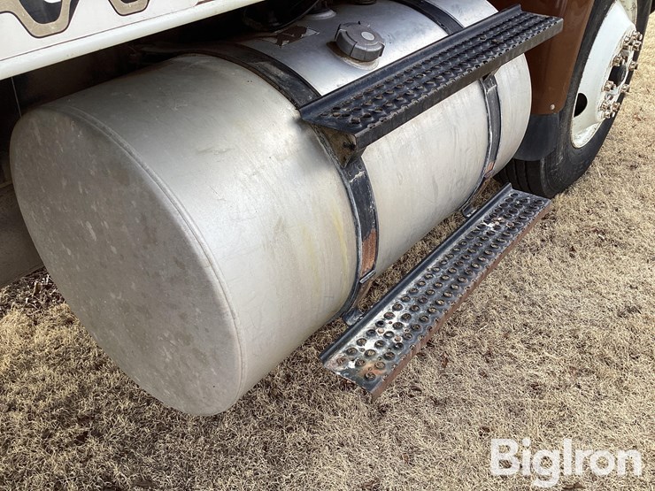 2000-international-8100-image-12