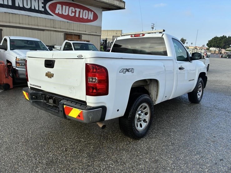 2011-chevrolet-silverado-1500-image-3