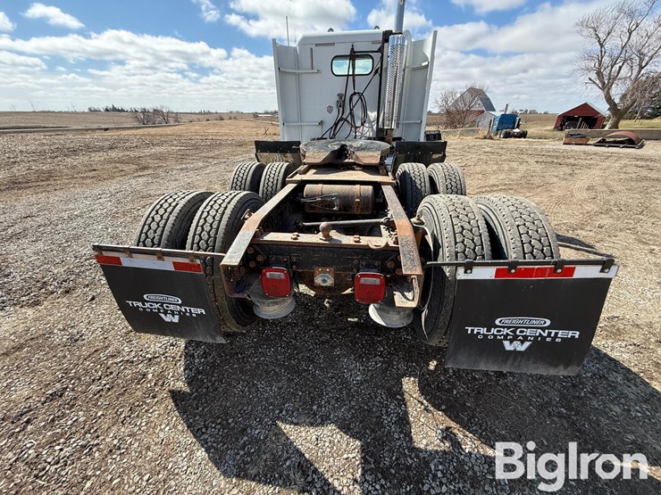 1995-freightliner-fld120-image-9