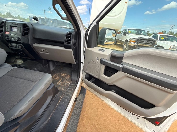 2019-ford-f150-xl-image-7