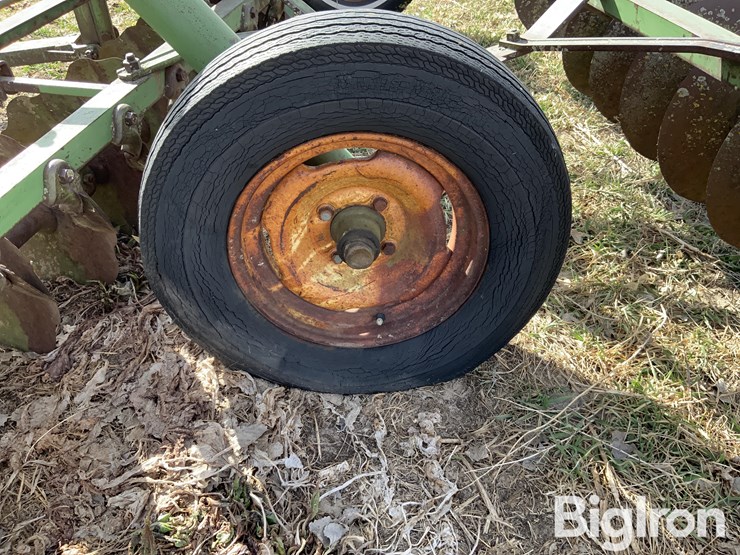 john-deere-12-image-17