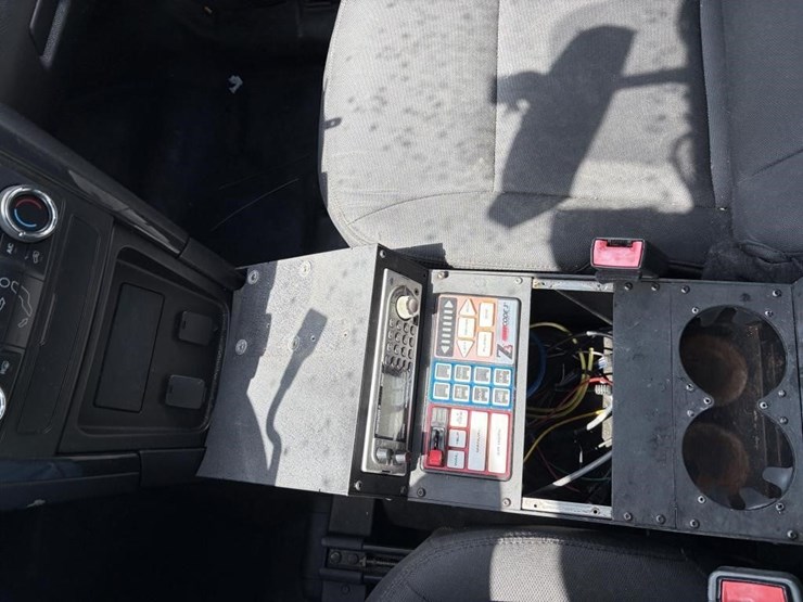 2017-ford-explorer-image-17