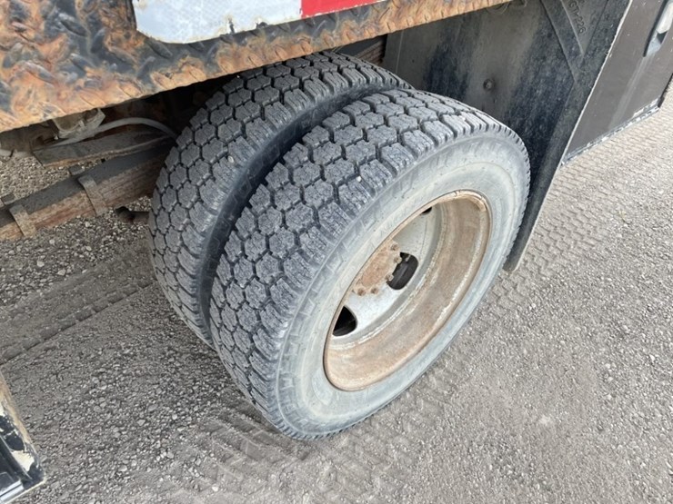 2014-ram-5500-crew-cab-4x4-flatbed-truck-image-10