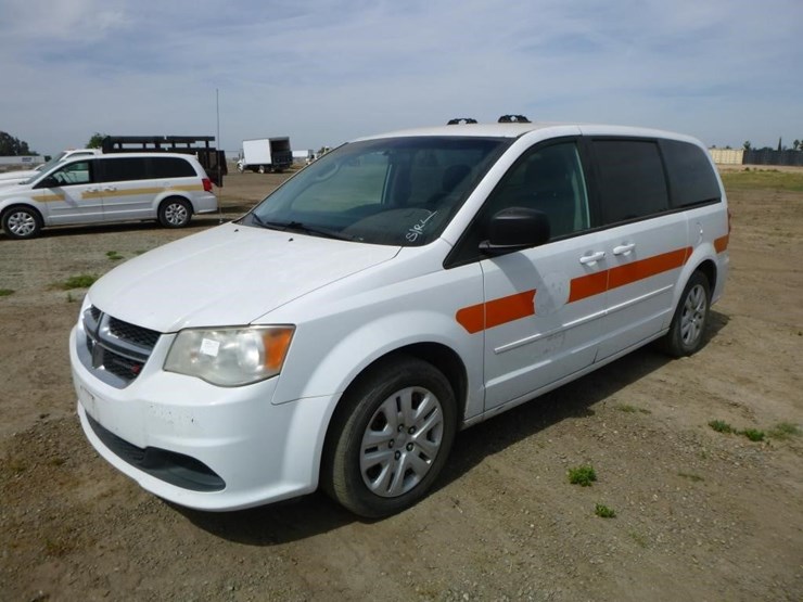 2014-dodge-grand-caravan-image-2