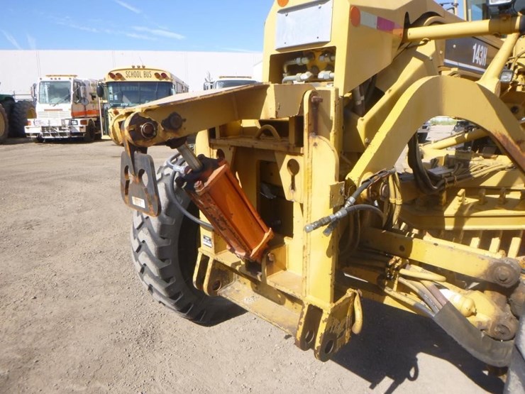 2005-caterpillar-143h-image-9
