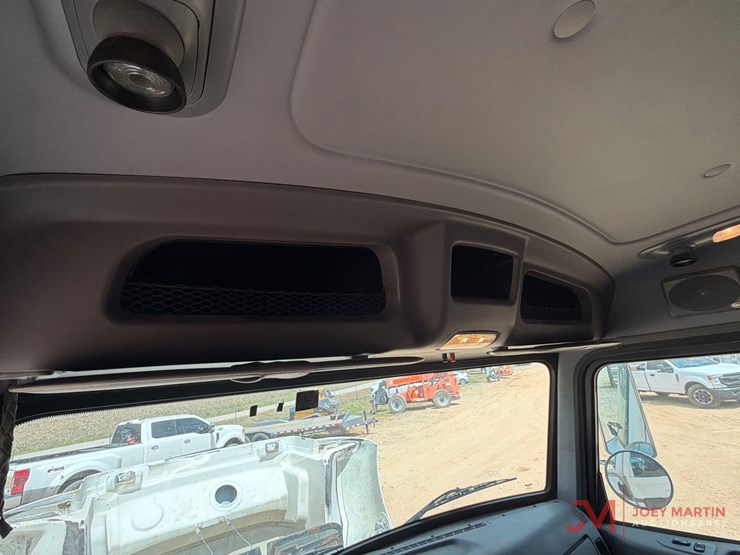 peterbiltpb337-service-truck-image-22