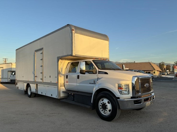 2016-ford-f650-xlt-image-2