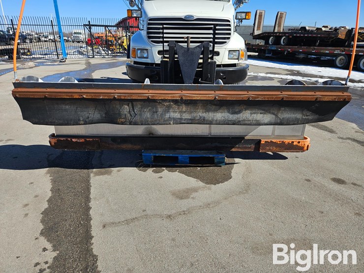 2009-sterling-l9500-image-19