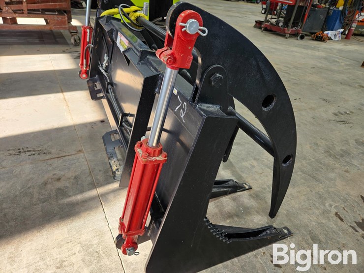 2025-massey-ferguson-730-image-17