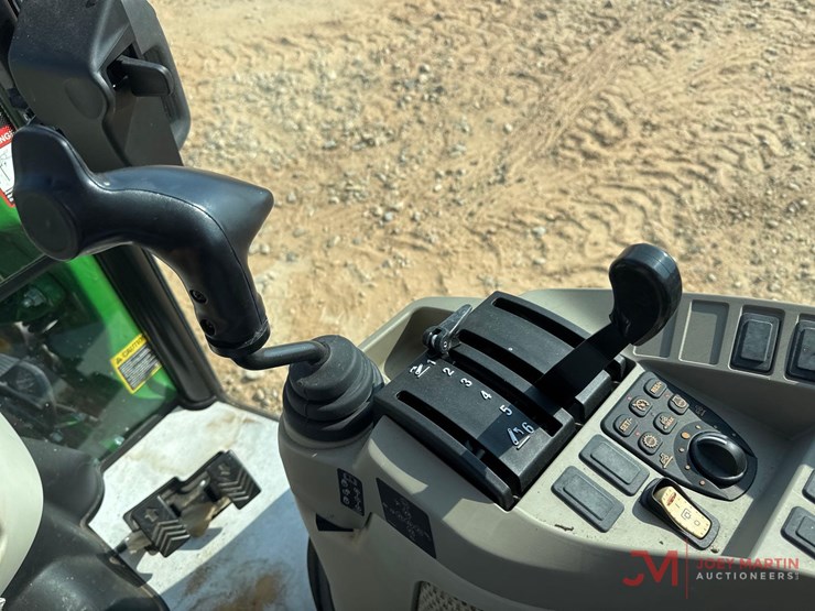 john-deere-3046r-image-25