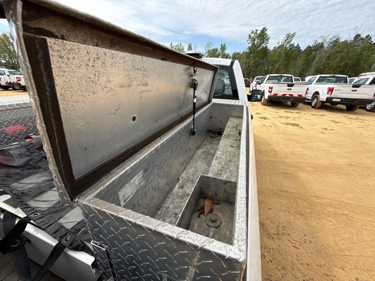 2019-ford-f150-xl-image-9