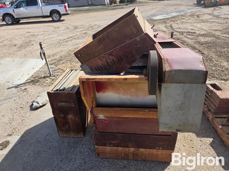 a-t-ferrell-clipper-fanning-mill-image-2