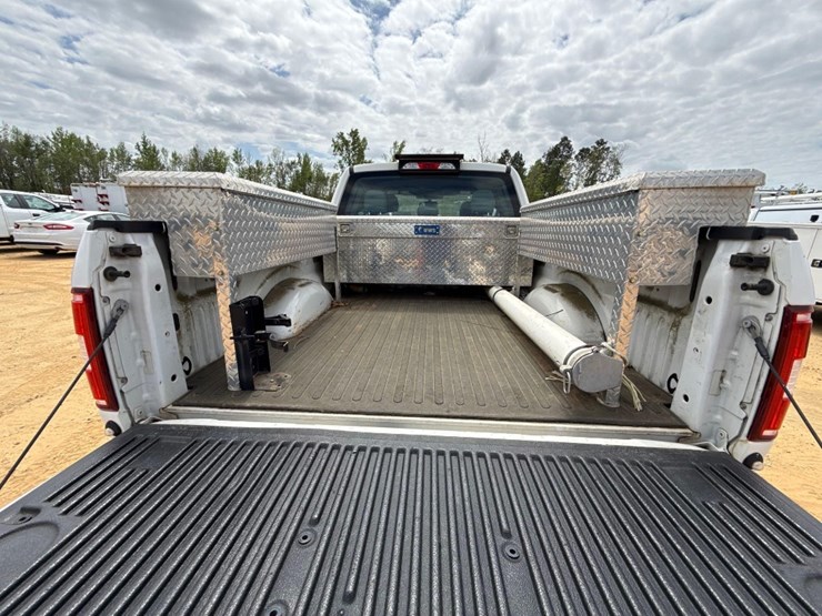 2019-ford-f150-xl-image-6