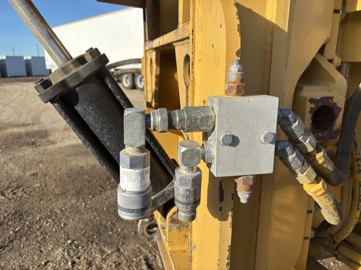 2006-caterpillar-143h-motor-grader-image-16