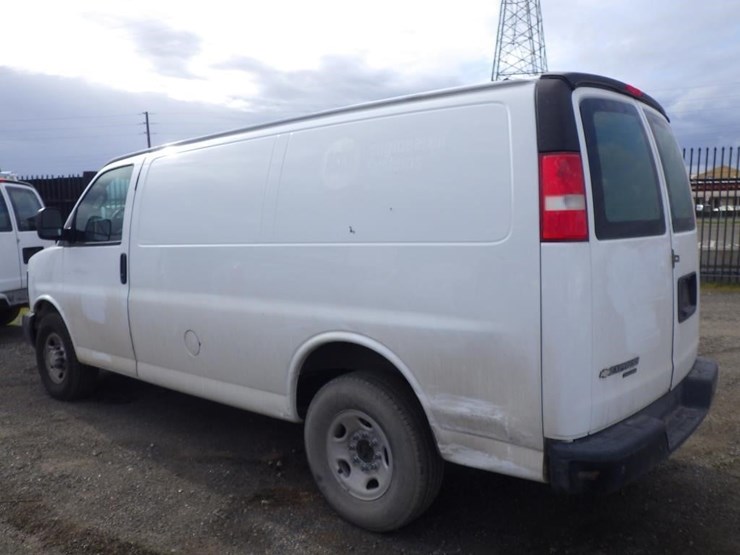 2016-chevrolet-express-2500-image-4