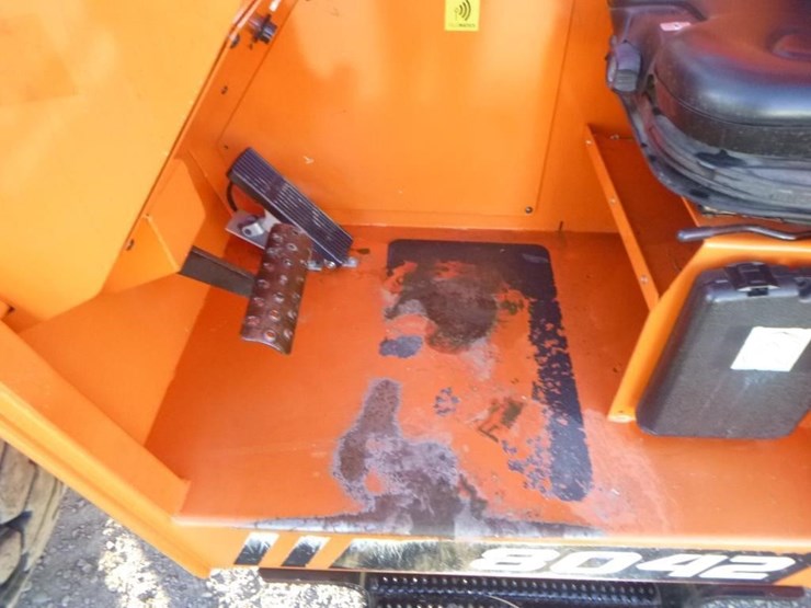 2018-jlg-8042-image-21