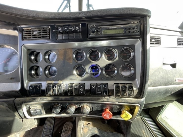 2007-kenworth-t800b-image-33