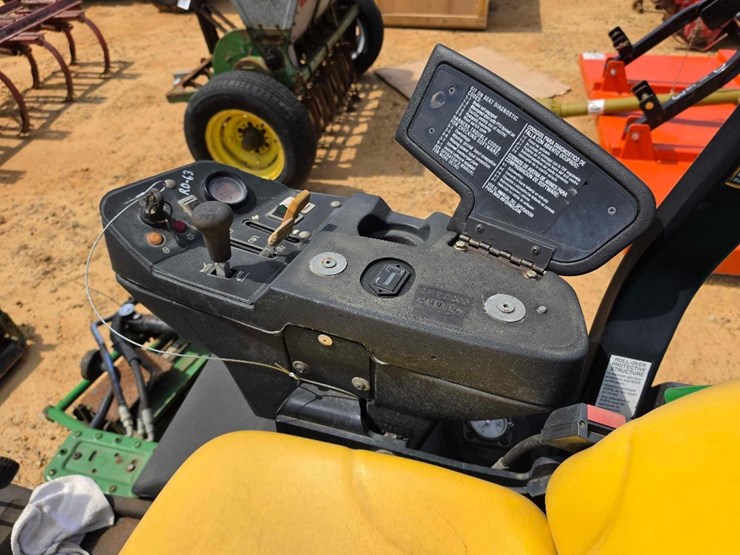 2005-john-deere-3235c-image-9