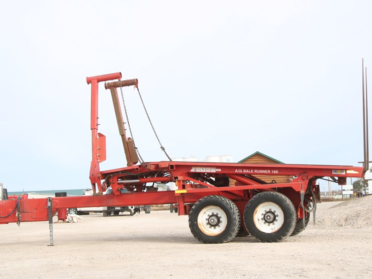 #1064-•-2009-morris-mfg-pro-ag-auto-align-bale-runner-16k-image-3