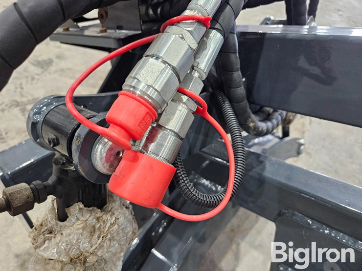 2025-massey-ferguson-730-image-12