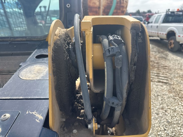 2017-caterpillar-239d-image-14