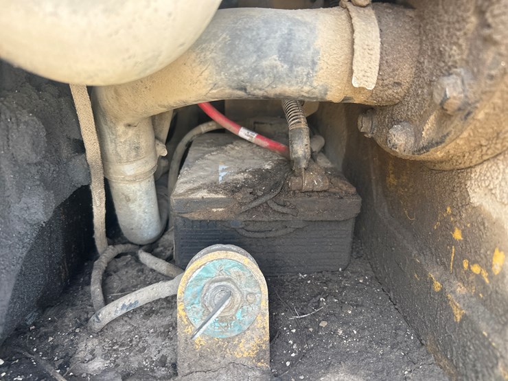 2017-caterpillar-239d-image-44