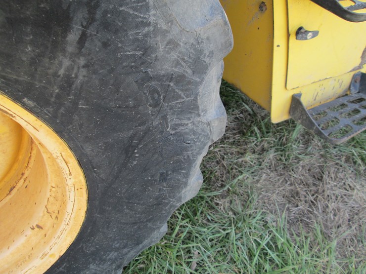 new-holland-b95b-image-16