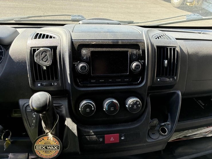 2021-utility-van-image-12