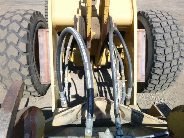 2004-caterpillar-924gz-image-21