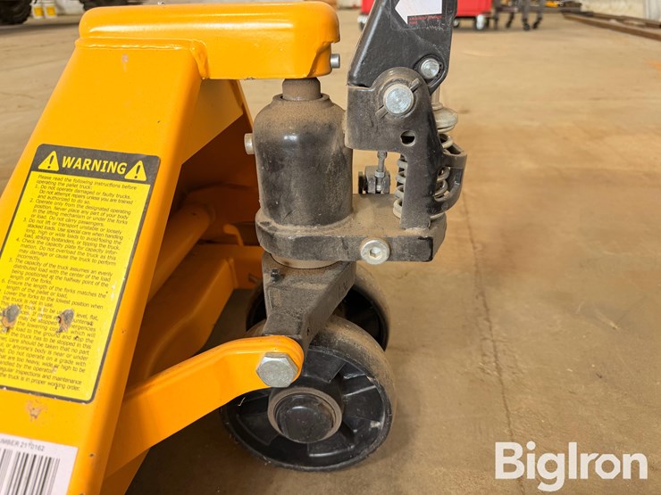 4400-lbs.-pallet-jack-image-6