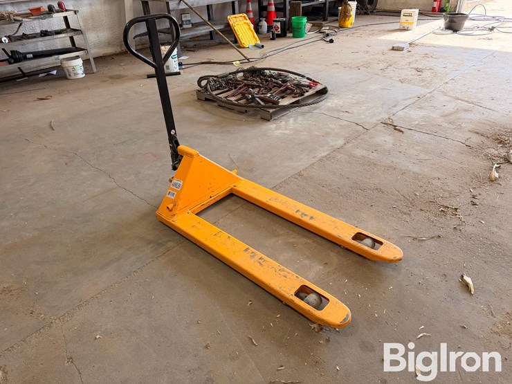 4400-lb.-capacity-pallet-jack-image-2