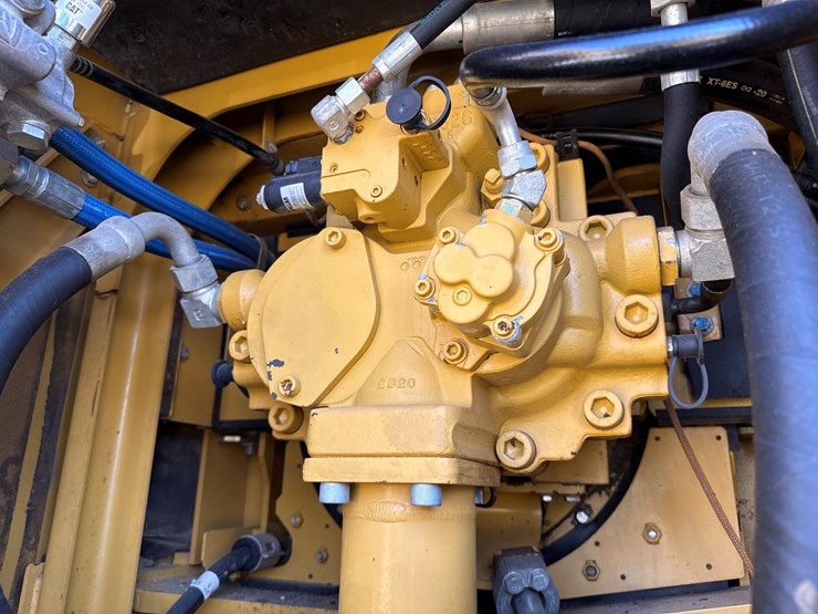 2011-caterpillar-336e-image-60