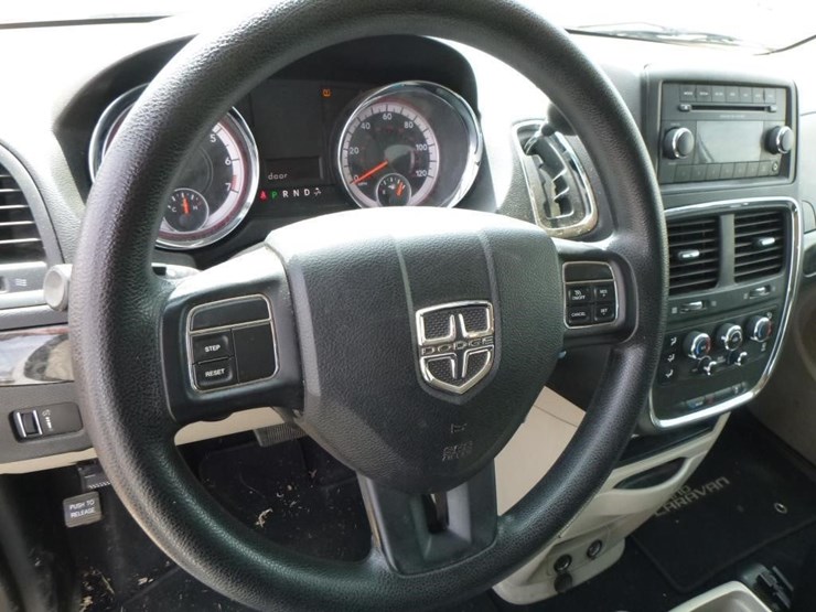 2014-dodge-grand-caravan-image-15